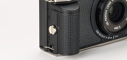 ホールド感の高いグリップデザイン